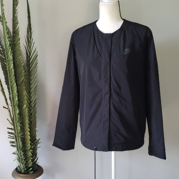 Nike women's black windbreaker with snap front - Picture 1 of 7
